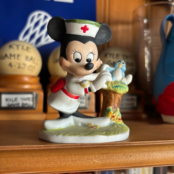 Minnie Mouse nurse porcelain figurine - Picture 1 of 2